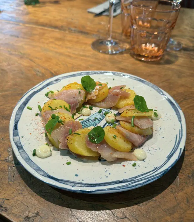 Photo d'une assiette avec un plat fait maison